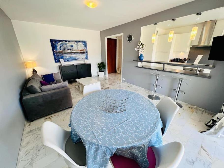 Le Pinede - Apt 4 Prs- Parking - Clim - 500M Plages Antibes Exterior foto